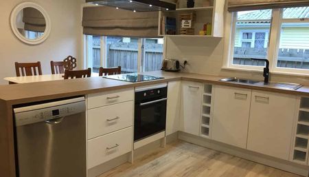 Large family home with a cosy feel - Photo 4