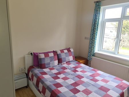 1 Bed Flat, Aldborough Road South, IG3 - Photo 5