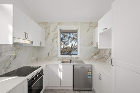 5 Bedroom Home with Pittwater views and Pool - Photo 2