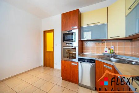 Pronájem prostorného bytu 3+1 s balkónem (85,5 m - Photo 4