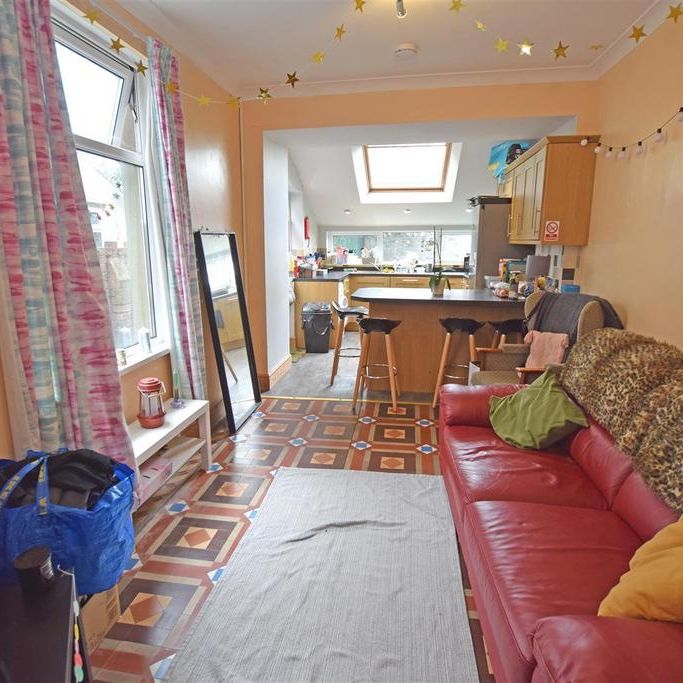 4 bedroom terraced house to rent - Photo 1