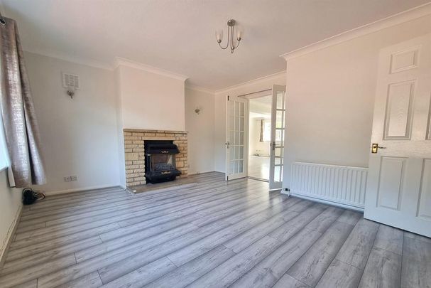 4 bedroom detached house to rent - Photo 1