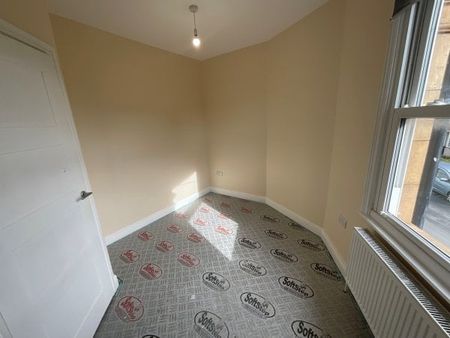 Downend Park, Horfield, Bristol - Photo 2