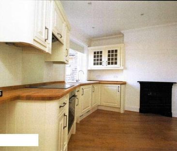 Bedroom Maisonettet Floor In Cranleigh, GU6 - Photo 5