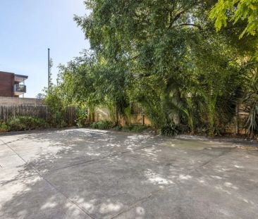 Light-Filled One-Bedroom in a Prime Elwood Location - Photo 6