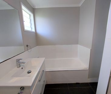 Birkenhead Bungalow * ELECTRICITY & WATER INCLUDED* - Photo 2