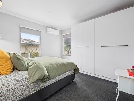 Beautifully Renovated 3 Bedroom Home - Photo 5