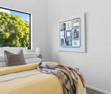 Not your average cookie-cutter townhouse - Photo 1