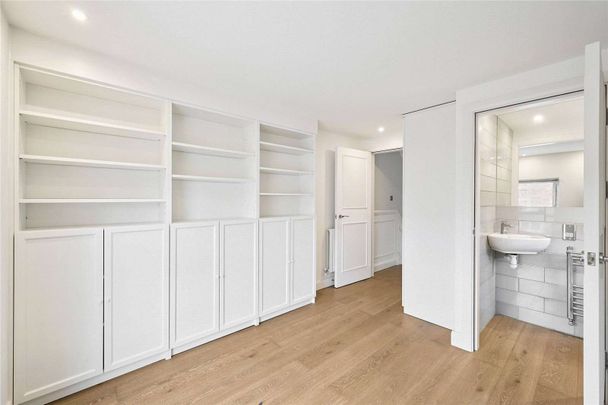 A stunning four/five-bedroom Victorian terraced house with two floors of expansive reception space, a private garden and a roof terrace, and immaculate modern interiors, in Brook Green. - Photo 1