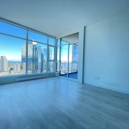 1-Bedroom Luxury Apartment with Panoramic City and Mountain Views - Photo 1