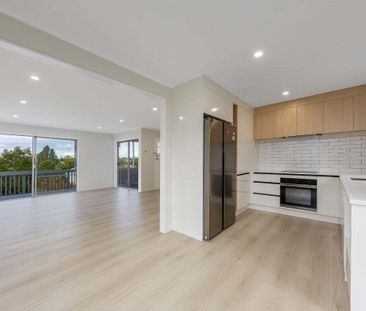4 Bedrooms on Sunline Ave - Photo 2