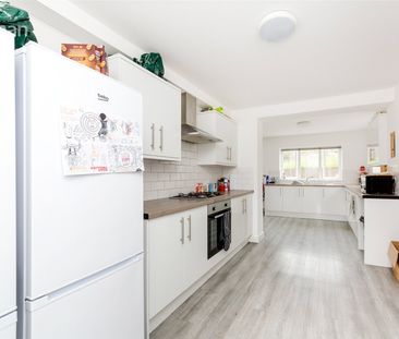 6 bedroom semi-detached house to rent - Photo 5