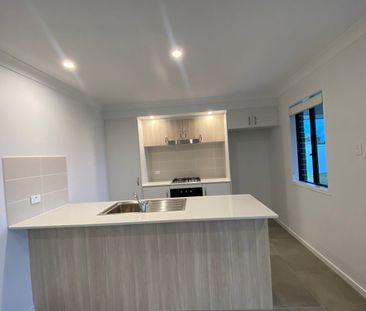 Modern Home in quite estate - Photo 6