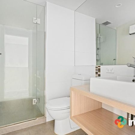 Stylish two-bedroom apartment puts you in the heart of the city - Photo 4