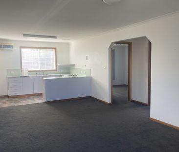 Neatly presented 2 bedroom unit - Photo 2