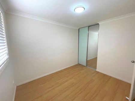 Modern 3 Bed Flat with Ensuite&excl; - Photo 4