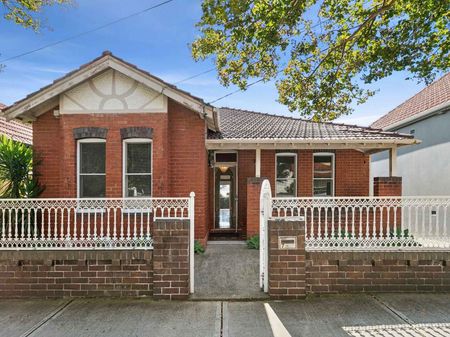 Impressive 4 bedroom Home in Prime Location - Photo 3