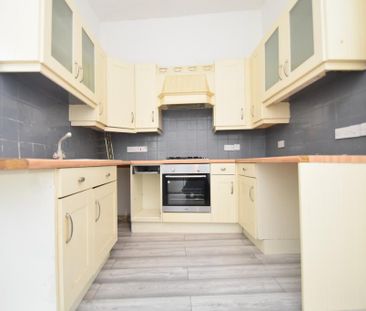 2 bedroom end of terrace house to rent - Photo 2