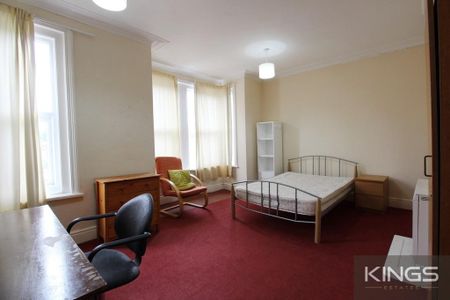 6 bedroom terraced house to rent - Photo 5