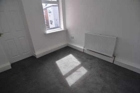 3 bed Terraced - To Let - Photo 5