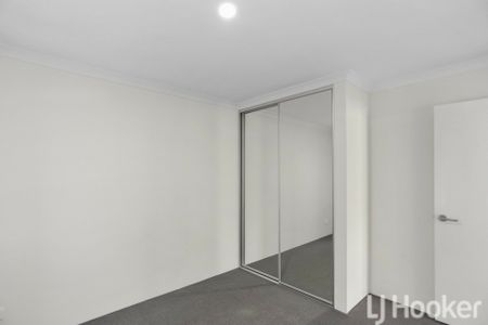 Contemporary 3-Bedroom Duplex with Private Yard & Double Garage - Photo 4