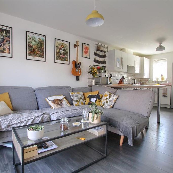 3 bedroom semi-detached house to rent - Photo 1