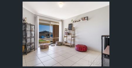 Spacious Elevated Family Home in Sought-After Mindarie - Photo 4