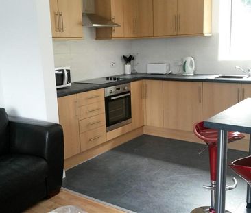 5 bedroom semi-detached house to rent - Photo 4