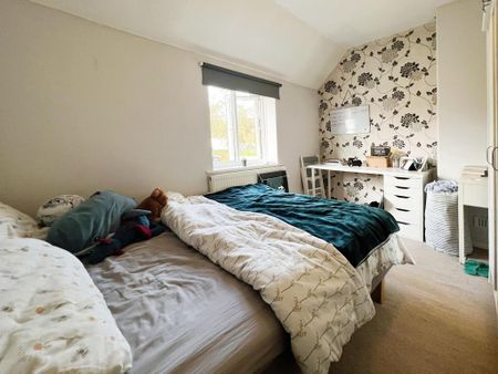 4 bedroom semi-detached house to rent - Photo 2