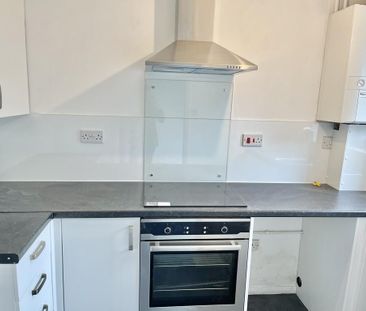 2 bedroom semi-detached house to rent - Photo 3
