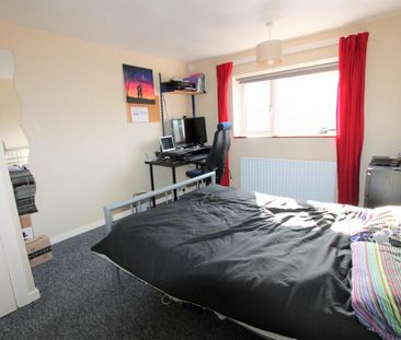 3 bedroom flat to rent - Photo 3