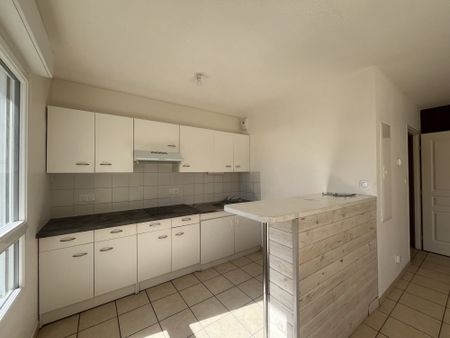 Location Appartement 2 pièces 44m² ONET LE CHATEAU 12850 - Photo 3