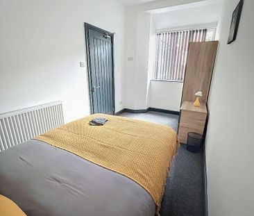 6 bedroom terraced house to rent - Photo 3