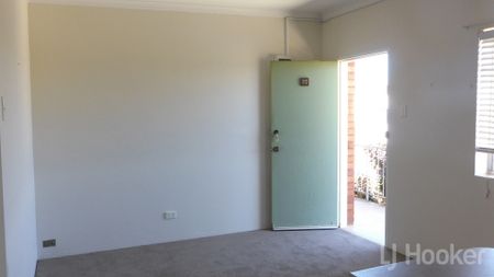 Neat 1 Bedroom Unit - Photo 3