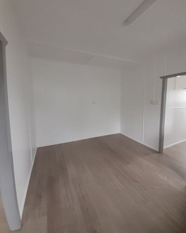 Renovated high set flat available 7 October - Photo 5