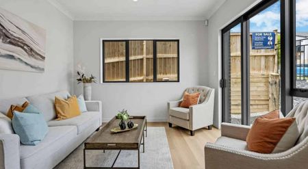 Modern 5-Bedroom Family Home in the Heart of Flat Bush - Photo 4