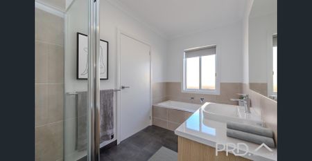 ** LEASE BREAK ** NEW 3 BEDROOM FAMILY HOME - RED CLIFFS - Photo 3