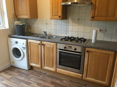 2 bedroom terraced house for rent - Photo 3