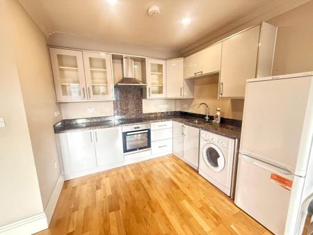 2 bedroom flat to rent - Photo 2