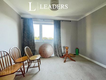 3 bedroom flat to rent West Cliff Road, Bournemouth - Photo 5