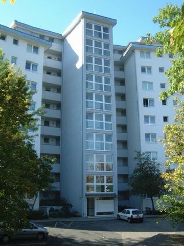 Schöne Zweizimmerwohnung, mit traumhaften Ausblick! Frische renoviert! - Photo 3