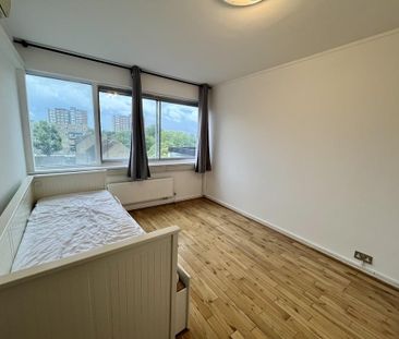 3 bedroom flat to rent - Photo 6