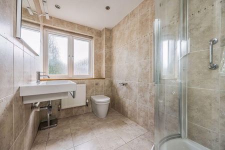 4 bedroom detached house to rent - Photo 2