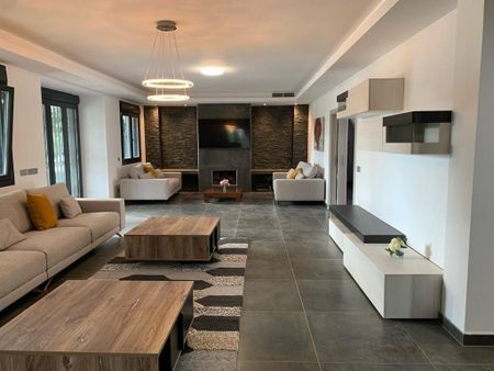 Luxury 6 room Detached House for rent in Marbella, Andalusia - Photo 5