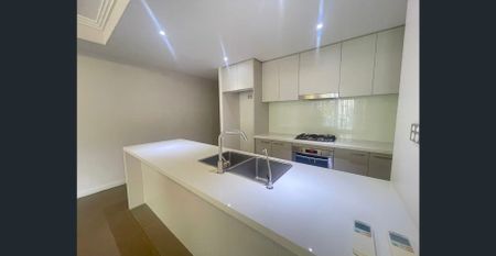 Modern 2-Bedroom Apartment in Prime Location - Homebush West - Photo 5