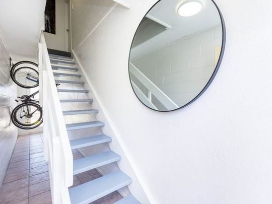 Super Central and Spacious 3 Bedroom Home - Photo 1