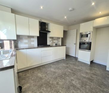 Halifax, Hipperholme - Photo 6