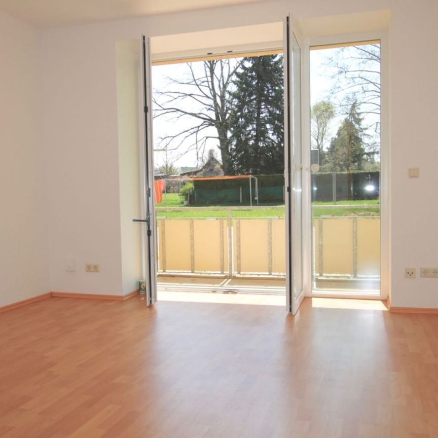 3 Zimmer • Südbalkon • modernes Laminat • Hochparterre • Stellplatz • Fussbodenheizung • TOP! - Foto 1