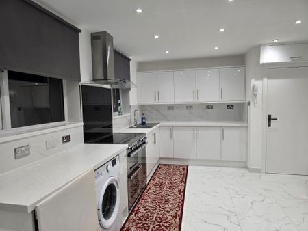 1 bedroom in a house share to rent - Photo 5