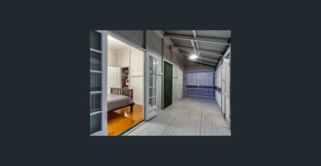 Stylish Queenslander - Perfect Position - Photo 5